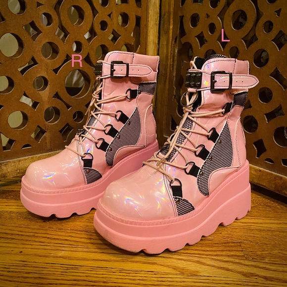 Women's Pink Platform Boots || 10 - Picture 3 of 6